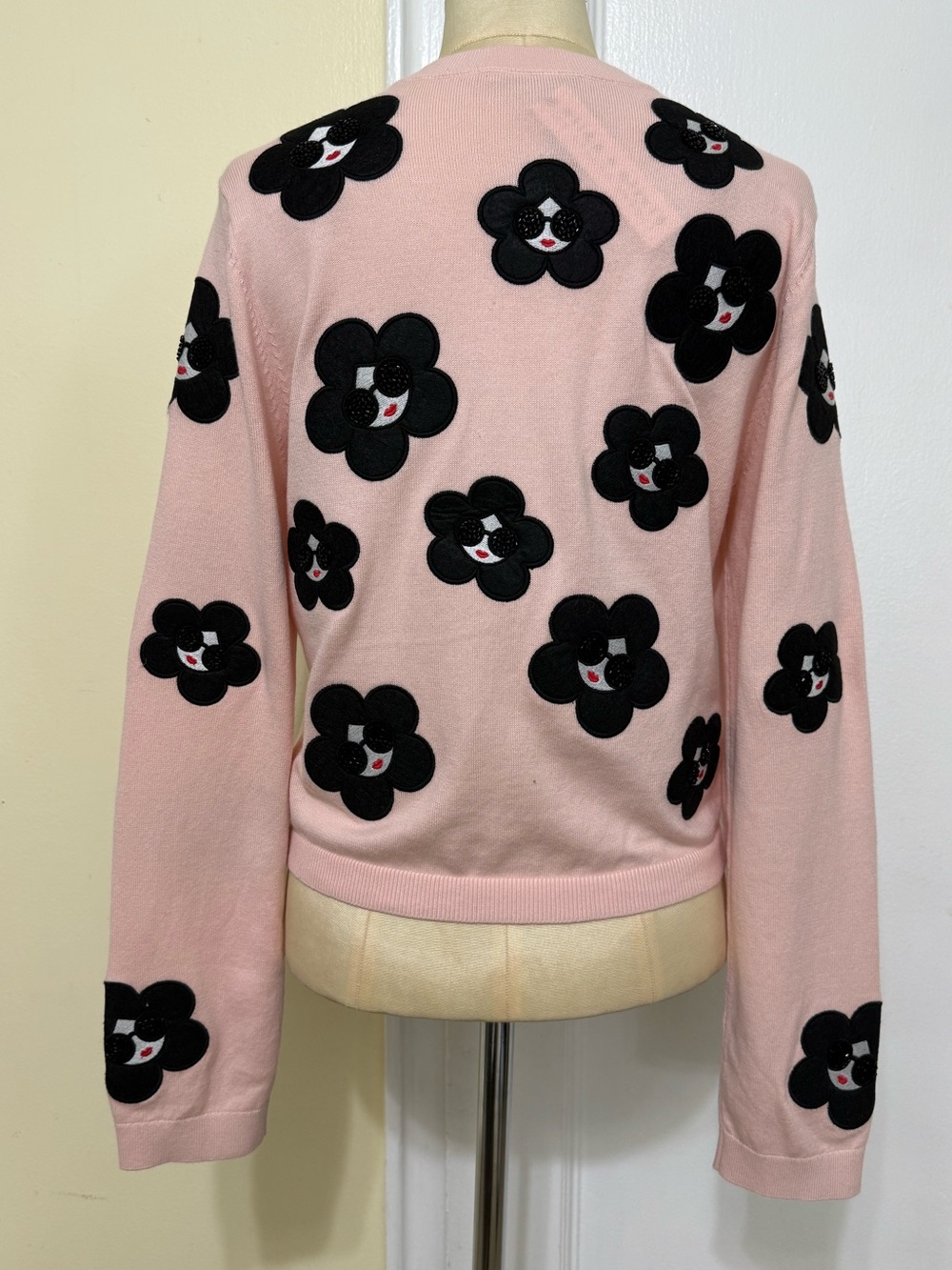 Alice + Olivia
Ruthy Flower Stace Face Cardigan  in English rose - Picture 2 of 14